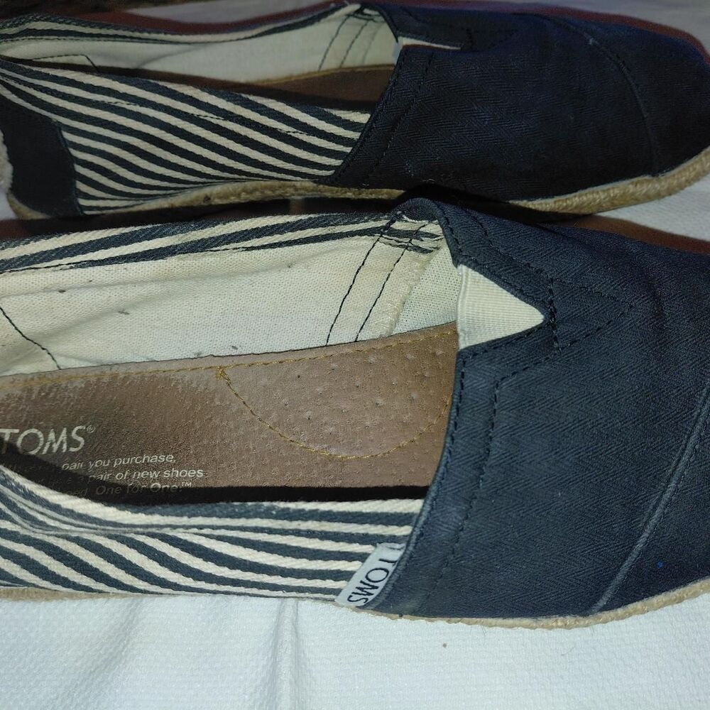 Toms Women's Black and White Trainers